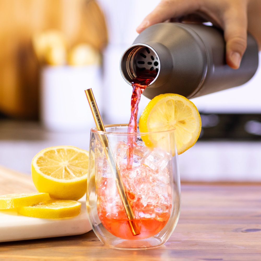 cocktail-shaker-lid-q8 Cocktail_Shaker_lifestyle_1_0f873eef-26b9-477a-b301-4dde25c00201.png